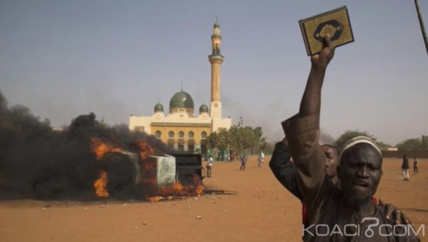 Nigeria: au moins 10 morts dans des affrontements avec un mouvement chiite dans plusieurs villes du Nord Nigeria: au moins 10 morts dans des affrontements avec un mouvement chiite dans plusieurs villes du Nord