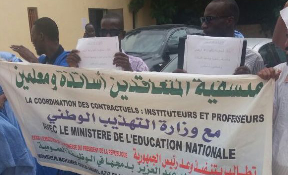 Les enseignants et professeurs contractuels continuent de protester Les enseignants et professeurs contractuels continuent de protester