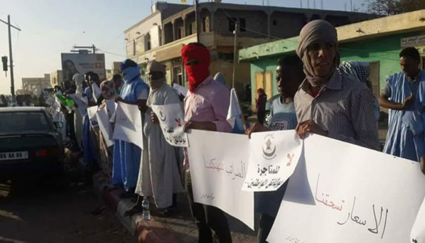 Les militants du mouvement du 25 février dans la rue Les militants du mouvement du 25 février dans la rue