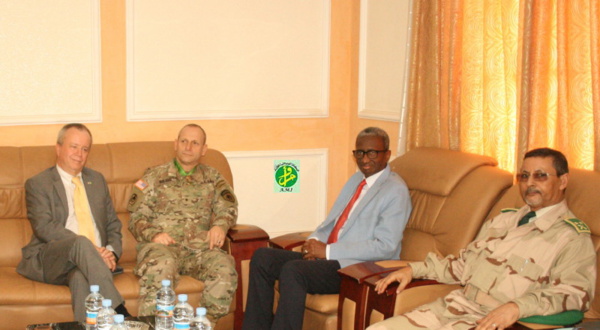 Le ministre de la défense nationale reçoit le commandant des opérations spéciales en Afrique Le ministre de la défense nationale reçoit le commandant des opérations spéciales en Afrique