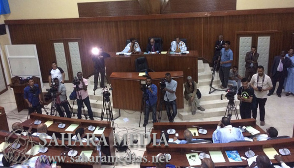 Réunion houleuse au sénat Réunion houleuse au sénat