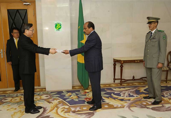 Le Président de la République reçoit les lettres de créance du nouvel ambassadeur de la République Populaire de Chine Le Président de la République reçoit les lettres de créance du nouvel ambassadeur de la République Populaire de Chine