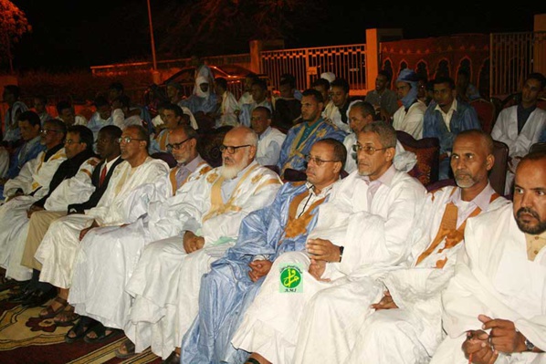 Soirée culturelle en guise de soutien au candidat de notre pays au concours du « Prince des poètes » Soirée culturelle en guise de soutien au candidat de notre pays au concours du « Prince des poètes »