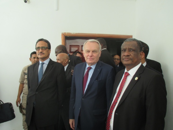 Mauritanie : les crises libyenne et malienne au centre des entretiens Ayrault-Ould Abdel Aziz