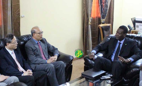 Le ministre de l’environnement tient une réunion avec une délégation chinoise de haut niveau Le ministre de l’environnement tient une réunion avec une délégation chinoise de haut niveau