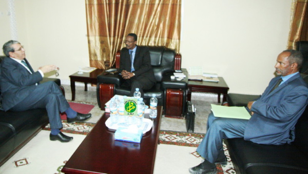 Le ministre de l’emploi reçoit l’ambassadeur d’Algérie Le ministre de l’emploi reçoit l’ambassadeur d’Algérie