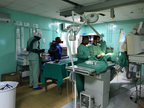 Des volontaires saoudiens opèrent au CNC Des volontaires saoudiens opèrent au CNC