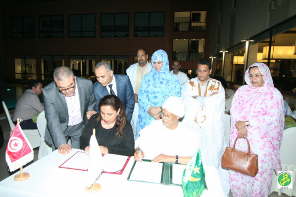 Signature à Nouakchott d’une convention entre la chambre de commerce, d’industrie et d’agriculture et Connect International tunisien Signature à Nouakchott d’une convention entre la chambre de commerce, d’industrie et d’agriculture et Connect International tunisien