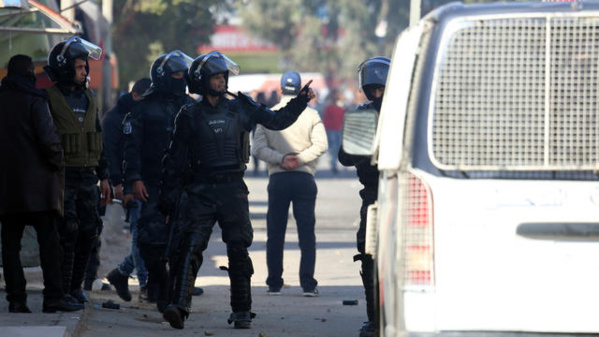 Tunisie: deux jihadistes liés à Al-Qaïda tués lors d'une opération antiterroriste Tunisie: deux jihadistes liés à Al-Qaïda tués lors d'une opération antiterroriste