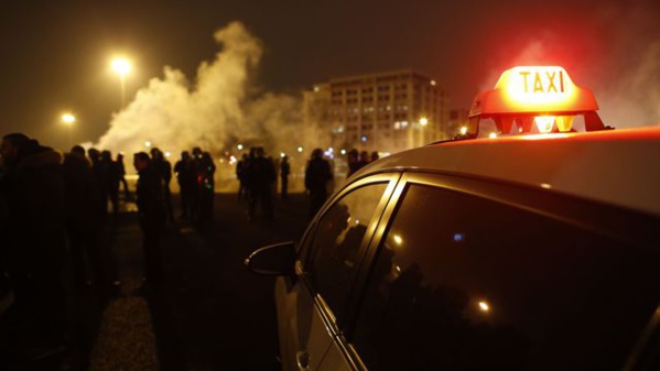 Grève des taxis : tensions et violents heurts à Nouakchott Grève des taxis : tensions et violents heurts à Nouakchott
