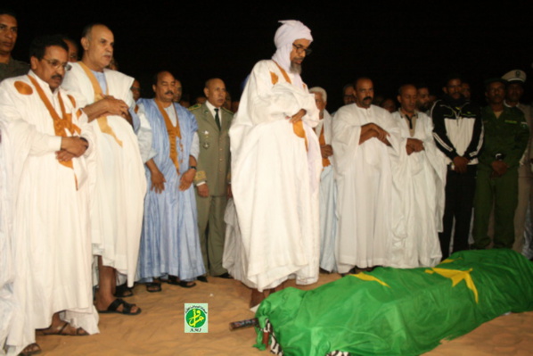 Le Président de la République accueille la dépouille de l’ancien Président Feu Ely Ould Mohamed vall Le Président de la République accueille la dépouille de l’ancien Président Feu Ely Ould Mohamed vall