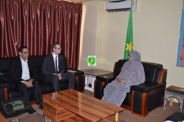 La ministre du commerce de l’industrie et du tourisme reçoit une mission d’investisseurs américains La ministre du commerce de l’industrie et du tourisme reçoit une mission d’investisseurs américains