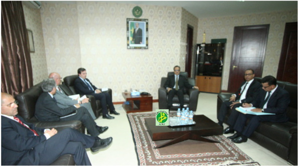 Le ministre des Affaires étrangères et de la Coopération s'entretient avec le Sous-secrétaire d'Etat italien des Affaires étrangères Le ministre des Affaires étrangères et de la Coopération s'entretient avec le Sous-secrétaire d'Etat italien des Affaires étrangères