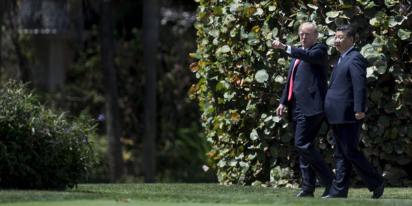 Trump enterre la hache de guerre et conclut un accord commercial avec Pékin Trump enterre la hache de guerre et conclut un accord commercial avec Pékin