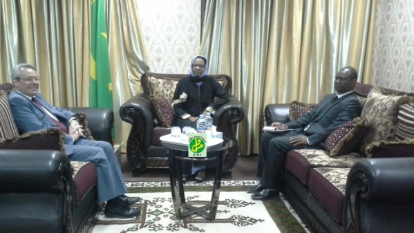 La Ministre déléguée auprès du ministre des affaires étrangères reçoit l'ambassadeur de France La Ministre déléguée auprès du ministre des affaires étrangères reçoit l'ambassadeur de France