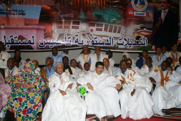 Le rassemblement mauritanien pour la sauvegarde de l'unité nationale organise une manifestation de soutien aux amendements constitutionnels.