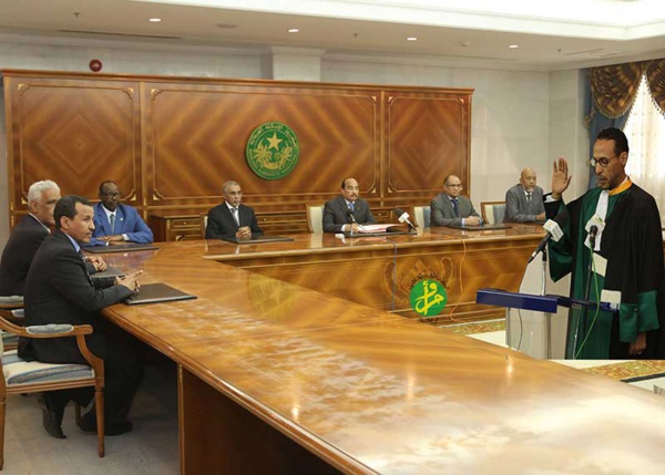 Le Président de la République supervise la cérémonie de prestation de serment du nouveau président de la cour suprême Le Président de la République supervise la cérémonie de prestation de serment du nouveau président de la cour suprême