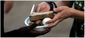 Le commissariat aux droits de l’Homme distribue des aides financières aux pauvres Le commissariat aux droits de l’Homme distribue des aides financières aux pauvres