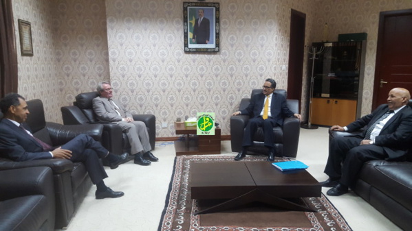 Le ministre des affaires étrangères s’entretient avec l’ambassadeur de France à Nouakchott Le ministre des affaires étrangères s’entretient avec l’ambassadeur de France à Nouakchott