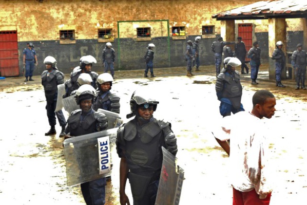 RDC: 11 morts, 900 évasions dans l'attaque d'une prison dans l'est (officiel) RDC: 11 morts, 900 évasions dans l'attaque d'une prison dans l'est (officiel)