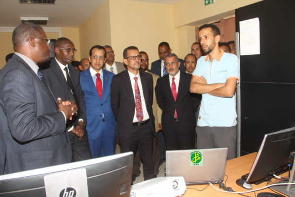 Le ministre de l'hydraulique visite la société nationale des eaux Le ministre de l'hydraulique visite la société nationale des eaux