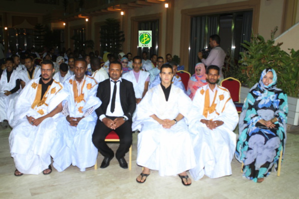 Colloque politique pour le diagnostic de la situation des jeunes et la dynamisation du rôle de ces derniers Colloque politique pour le diagnostic de la situation des jeunes et la dynamisation du rôle de ces derniers