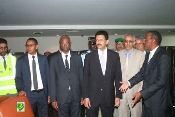Le ministre de l’équipement et des transports visite l’aéroport international Oumtounsy Le ministre de l’équipement et des transports visite l’aéroport international Oumtounsy