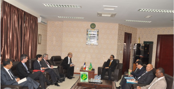 Le ministre des affaires étrangères s'entretient avec son homologue français Le ministre des affaires étrangères s'entretient avec son homologue français