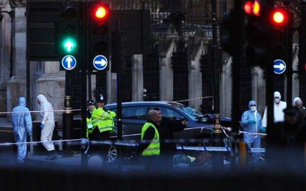 "Je veux tuer tous les musulmans": un homme percute des fidèles à Londres "Je veux tuer tous les musulmans": un homme percute des fidèles à Londres