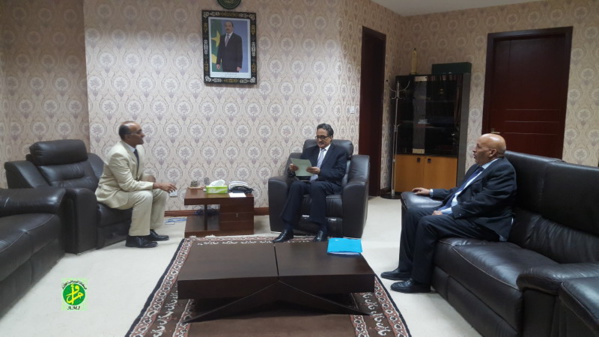 Le ministre des affaires étrangères et de la coopération reçoit le chef du bureau du Royaume uni en Mauritanie