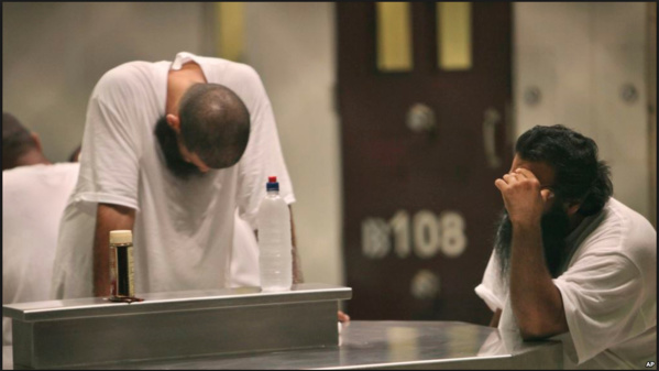 Les deux anciens détenus de Guantanamo transférés au Ghana menacés d'expulsion Les deux anciens détenus de Guantanamo transférés au Ghana menacés d'expulsion