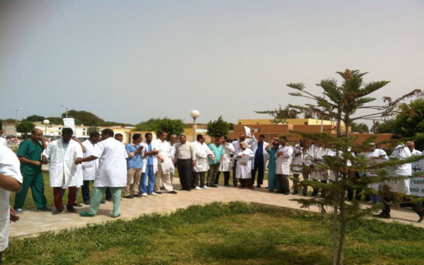 Des médecins protestent contre la détérioration de la situation du secteur de la santé