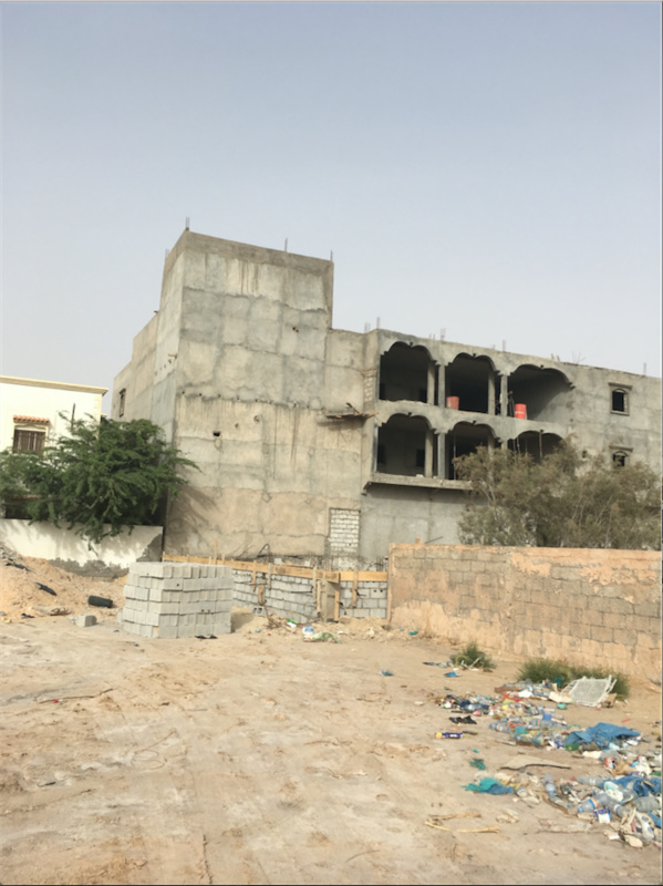 Désormais une construction pirate aveugle le commissariat devant l'ambassade du Sénégal... Désormais une construction pirate aveugle le commissariat devant l'ambassade du Sénégal...