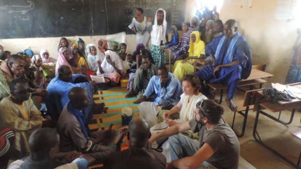 L’ONG espagnole ARAPAZ prospecte le terrain à M’botto L’ONG espagnole ARAPAZ prospecte le terrain à M’botto