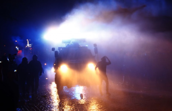 Violences lors d'une manifestation avant le premier G20 de Trump Violences lors d'une manifestation avant le premier G20 de Trump