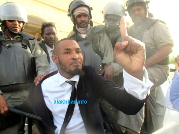 Mauritanie : arrestation violente de 3 protestataires contre la modification de la Constitution