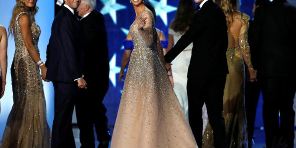 Le fils Trump dit n'avoir pas parlé à son père de sa rencontre avec une avocate russe Le fils Trump dit n'avoir pas parlé à son père de sa rencontre avec une avocate russe