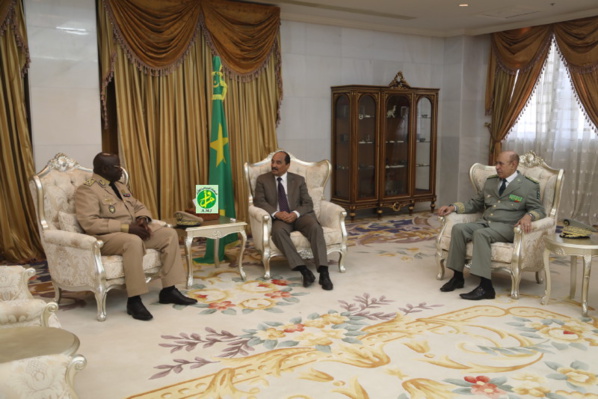 Le Président de la République reçoit le chef d’Etat-major sénégalais Le Président de la République reçoit le chef d’Etat-major sénégalais