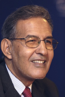 Ould Daddah assure que 18 % des mauritaniens soutiennent les reformes constitutionnelles Ould Daddah assure que 18 % des mauritaniens soutiennent les reformes constitutionnelles