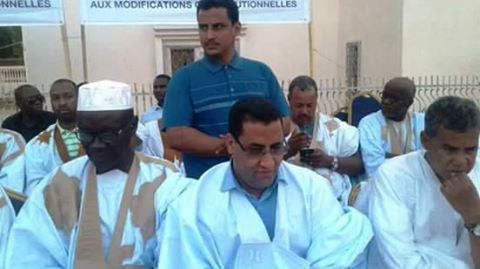 Référendum- Fait divers : Ould Diaje se protège de lanceurs de chaussures Référendum- Fait divers : Ould Diaje se protège de lanceurs de chaussures