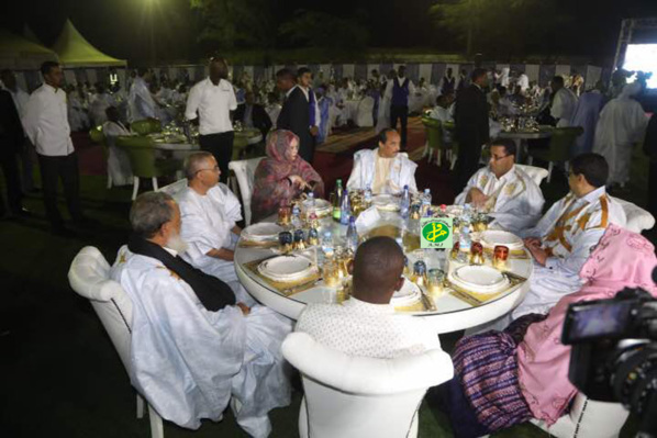 Le Président de la République et son épouse président la grande veillée électorale Le Président de la République et son épouse président la grande veillée électorale