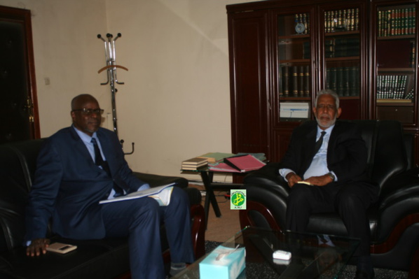 Le ministre de la justice reçoit l’ambassadeur du Mali Le ministre de la justice reçoit l’ambassadeur du Mali