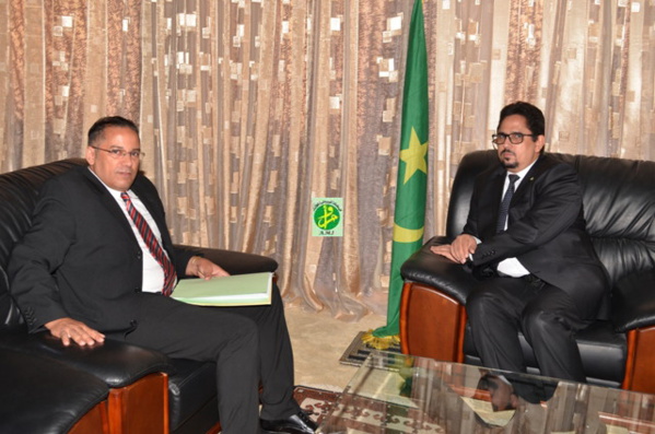 Le ministre de la culture et de l'artisanat reçoit le chargé d'affaires par intérim de l'ambassade du Maroc Le ministre de la culture et de l'artisanat reçoit le chargé d'affaires par intérim de l'ambassade du Maroc