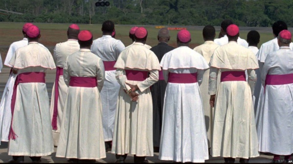 Cameroun: des évêques dénoncent la "barbarie" des forces de sécurité en zone anglophone Cameroun: des évêques dénoncent la "barbarie" des forces de sécurité en zone anglophone