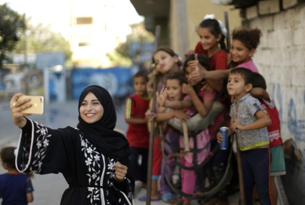 Deux vedettes locales d'Instagram montrent un autre visage de Gaza Deux vedettes locales d'Instagram montrent un autre visage de Gaza