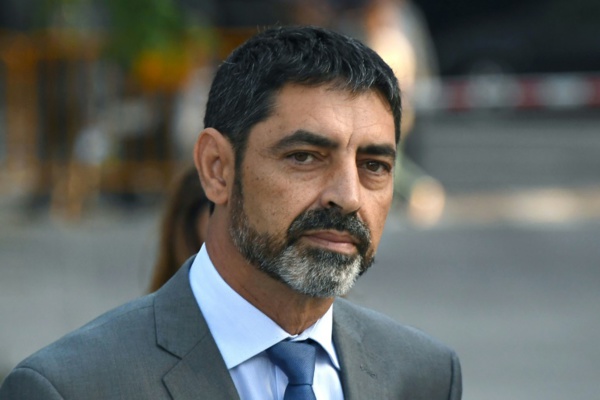 Trapero, chef de la police catalane, héros, martyr ou traître à la nation ? Trapero, chef de la police catalane, héros, martyr ou traître à la nation ?