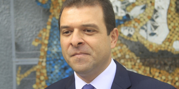 Enquête sur un ambassadeur palestinien accusé d'avoir enlevé ses enfants Enquête sur un ambassadeur palestinien accusé d'avoir enlevé ses enfants