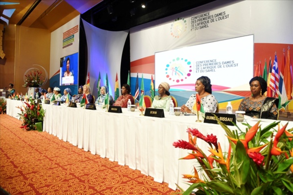 Les premières dames en ordre de bataille contre la fistule obstétricale Les premières dames en ordre de bataille contre la fistule obstétricale