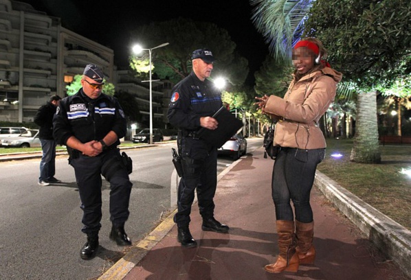 Allemagne: des agents de sécurité incitent des migrants à la prostitution, selon la TV publique Allemagne: des agents de sécurité incitent des migrants à la prostitution, selon la TV publique