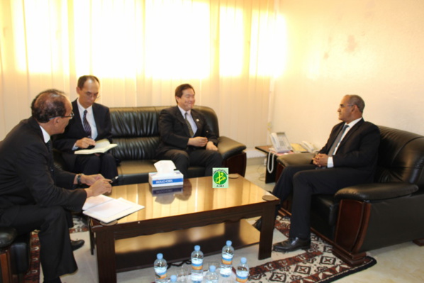 Le ministre des pêches et de l'économie maritime reçoit le chargé d'affaires japonais Le ministre des pêches et de l'économie maritime reçoit le chargé d'affaires japonais